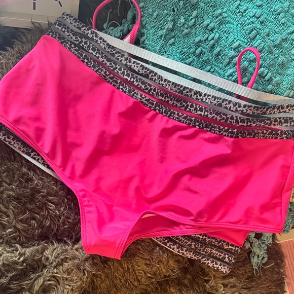 Pink bikini - Picture 5 of 6